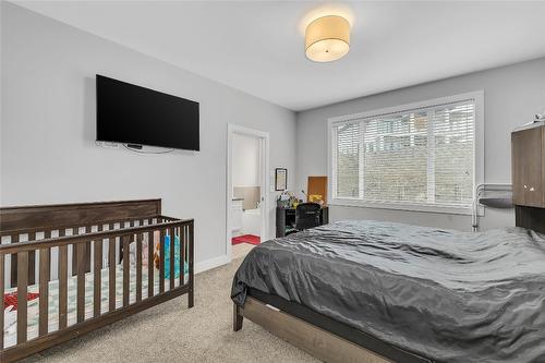 2779 Canyon Crest Drive, West Kelowna, BC - Indoor Photo Showing Bedroom