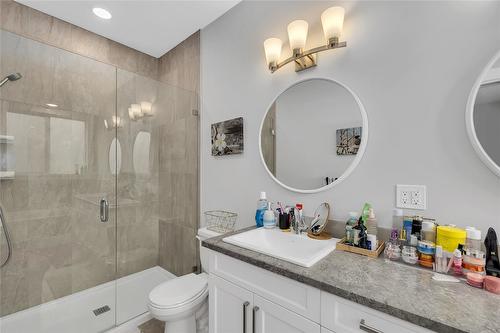 2779 Canyon Crest Drive, West Kelowna, BC - Indoor Photo Showing Bathroom