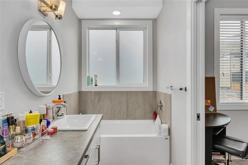 2779 Canyon Crest Drive, West Kelowna, BC - Indoor Photo Showing Bathroom