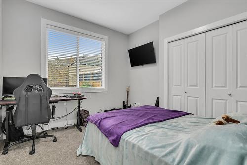 2779 Canyon Crest Drive, West Kelowna, BC - Indoor Photo Showing Bedroom