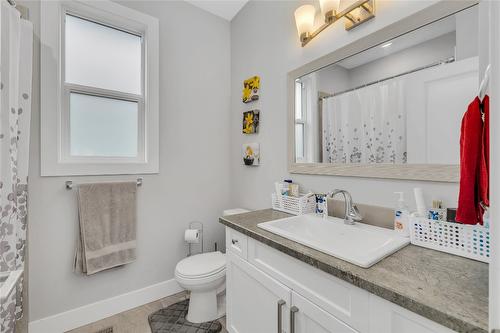 2779 Canyon Crest Drive, West Kelowna, BC - Indoor Photo Showing Bathroom