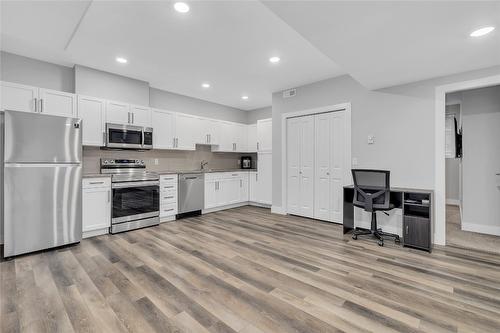 2779 Canyon Crest Drive, West Kelowna, BC - Indoor Photo Showing Kitchen