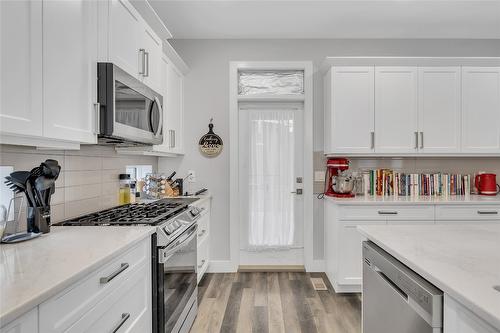 2779 Canyon Crest Drive, West Kelowna, BC - Indoor Photo Showing Kitchen With Upgraded Kitchen