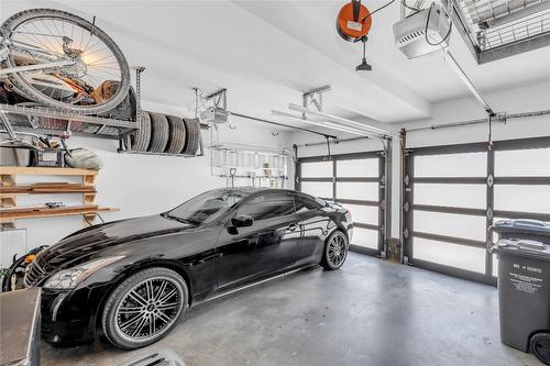 14-1818 Peak Point Court, West Kelowna, BC - Indoor Photo Showing Garage