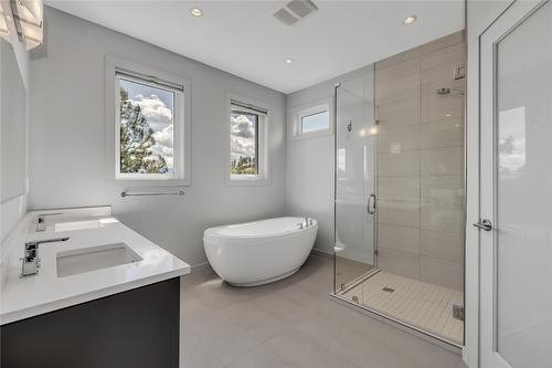 14-1818 Peak Point Court, West Kelowna, BC - Indoor Photo Showing Bathroom