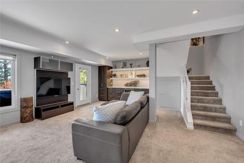 14-1818 Peak Point Court, West Kelowna, BC - Indoor Photo Showing Living Room