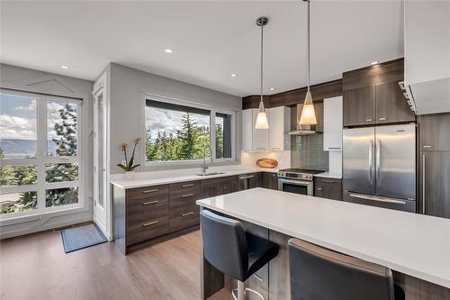 14-1818 Peak Point Court, West Kelowna, BC - Indoor Photo Showing Kitchen With Upgraded Kitchen