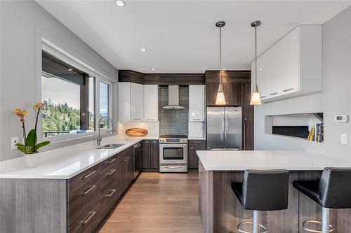 14-1818 Peak Point Court, West Kelowna, BC - Indoor Photo Showing Kitchen With Double Sink With Upgraded Kitchen