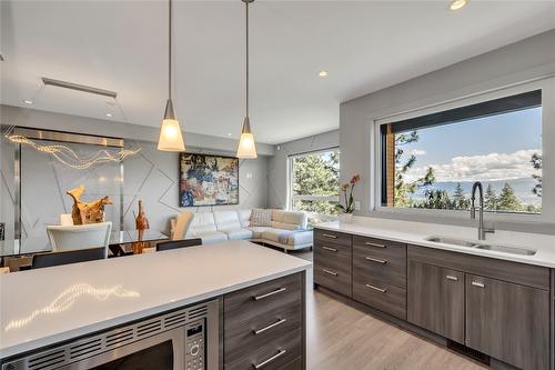 14-1818 Peak Point Court, West Kelowna, BC - Indoor Photo Showing Kitchen With Double Sink