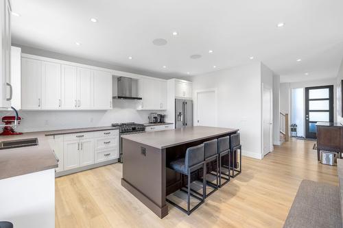 1888 Northern Flicker Court, Kelowna, BC - Indoor Photo Showing Kitchen With Upgraded Kitchen