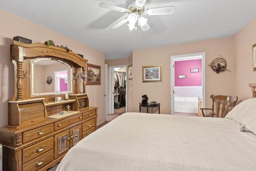 117-1321 Ridgeway Drive, Kelowna, BC - Indoor Photo Showing Bedroom