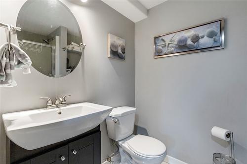 103-987 Klo Road, Kelowna, BC - Indoor Photo Showing Bathroom