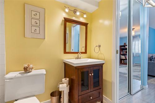 103-987 Klo Road, Kelowna, BC - Indoor Photo Showing Bathroom