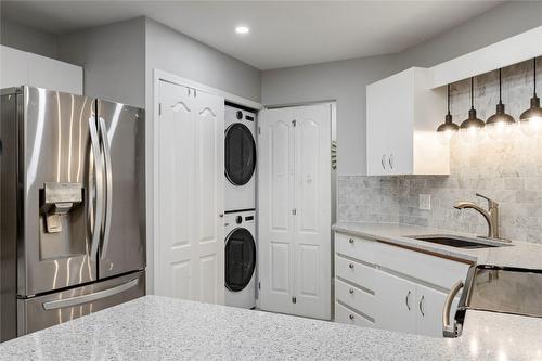 103-987 Klo Road, Kelowna, BC - Indoor Photo Showing Laundry Room