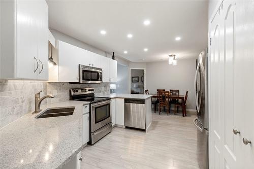 103-987 Klo Road, Kelowna, BC - Indoor Photo Showing Kitchen With Stainless Steel Kitchen With Double Sink With Upgraded Kitchen