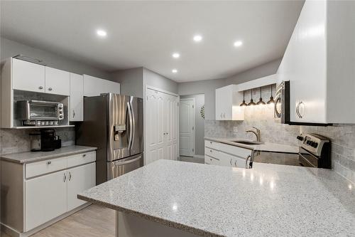 103-987 Klo Road, Kelowna, BC - Indoor Photo Showing Kitchen With Stainless Steel Kitchen With Upgraded Kitchen