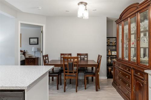 103-987 Klo Road, Kelowna, BC - Indoor Photo Showing Dining Room