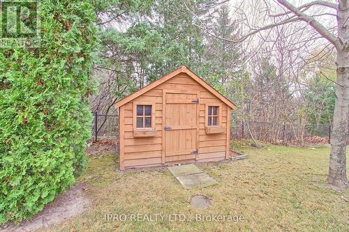 10 Delayne Drive, Aurora, ON - Outdoor