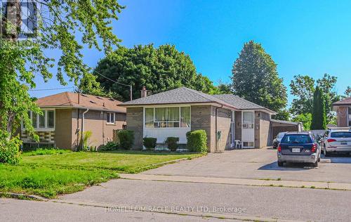 5 Hathway Crescent, Toronto, ON - Outdoor