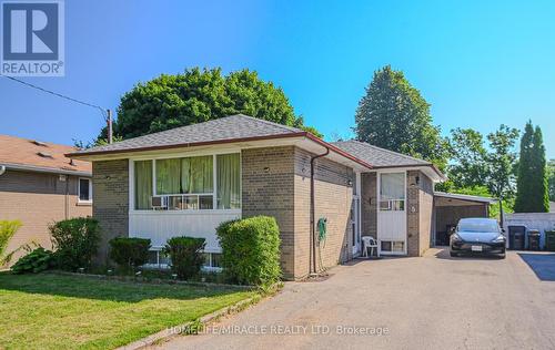 5 Hathway Crescent, Toronto, ON - Outdoor