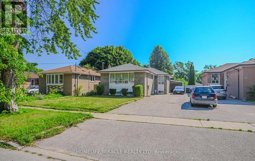 5 Hathway Crescent, Toronto, ON - Outdoor