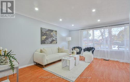 5 Hathway Drive, Toronto, ON - Indoor Photo Showing Living Room