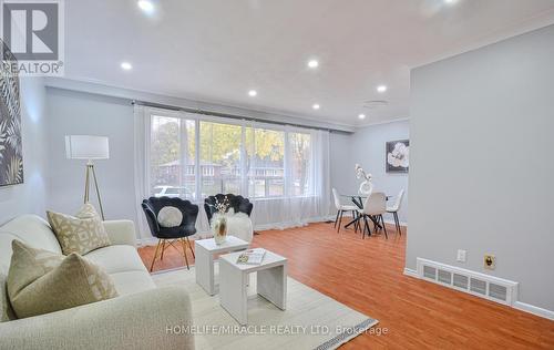 5 Hathway Drive, Toronto, ON - Indoor Photo Showing Living Room