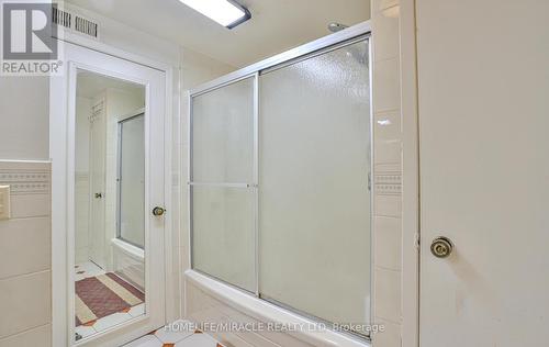 5 Hathway Drive, Toronto, ON - Indoor Photo Showing Bathroom