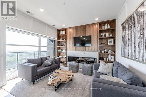 406 - 1880 Gordon Street, Guelph, ON - Indoor Photo Showing Living Room