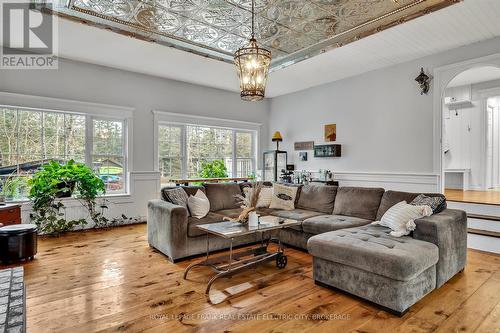 813 Centre Dummer Road, Douro-Dummer, ON - Indoor Photo Showing Living Room