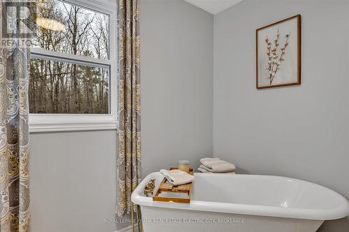 813 Centre Dummer Road, Douro-Dummer, ON - Indoor Photo Showing Bathroom