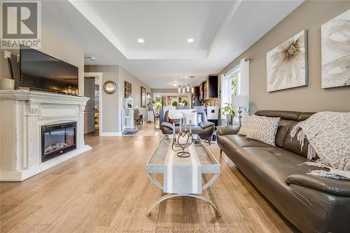 16 Shaw Drive, Amherstburg, ON - Indoor Photo Showing Living Room With Fireplace