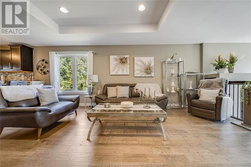 16 Shaw Drive, Amherstburg, ON - Indoor Photo Showing Living Room