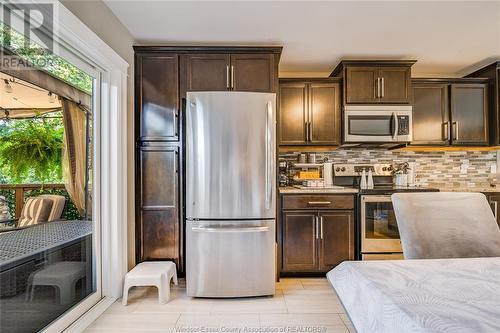 16 Shaw Drive, Amherstburg, ON - Indoor Photo Showing Kitchen With Stainless Steel Kitchen