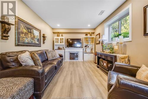 16 Shaw Drive, Amherstburg, ON - Indoor Photo Showing Living Room With Fireplace