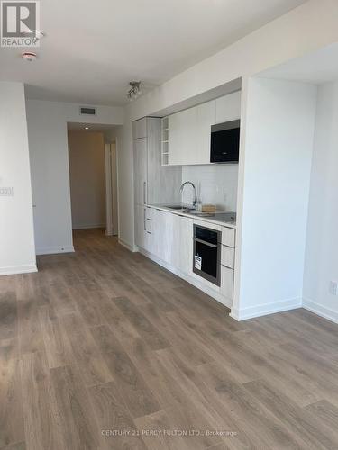 2216 - 2031 Kennedy Road, Toronto, ON - Indoor Photo Showing Kitchen