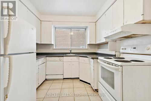 90 Stephen Drive, Toronto, ON - Indoor Photo Showing Kitchen