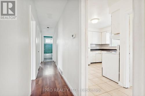 90 Stephen Drive, Toronto, ON - Indoor Photo Showing Kitchen