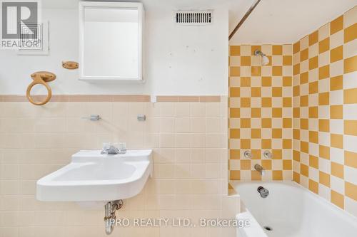 90 Stephen Drive, Toronto, ON - Indoor Photo Showing Bathroom