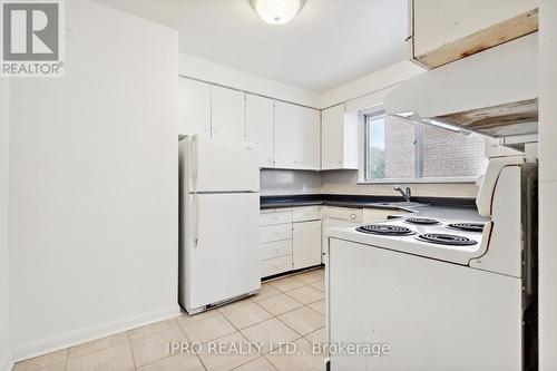 90 Stephen Drive, Toronto, ON - Indoor Photo Showing Kitchen