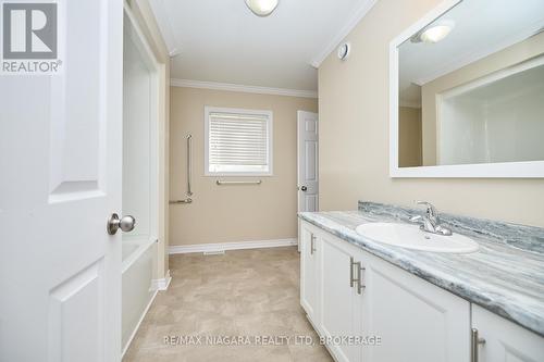 437 Sugarloaf Street, Port Colborne (878 - Sugarloaf), ON - Indoor Photo Showing Bathroom