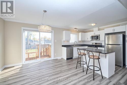 437 Sugarloaf Street, Port Colborne (878 - Sugarloaf), ON - Indoor Photo Showing Kitchen With Stainless Steel Kitchen