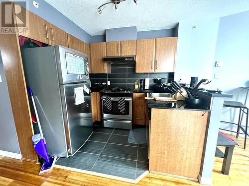 6Xx 501 501 Pacific St Street, Vancouver, BC - Indoor Photo Showing Kitchen