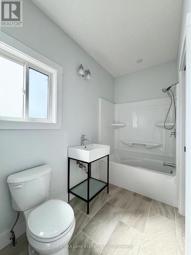4pc Main Bath - 358 Ivings Drive, Saugeen Shores, ON - Indoor Photo Showing Bathroom