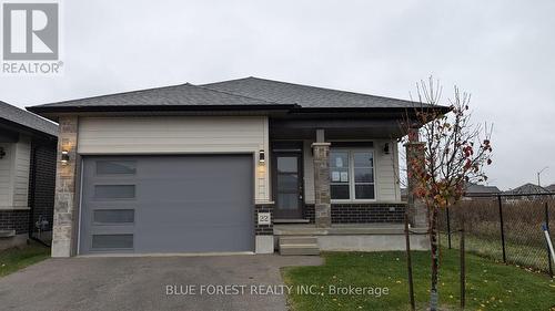 22 - 10 Mcpherson Court, Central Elgin, ON - Outdoor With Facade