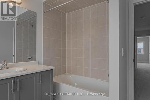 114 Corley Street, Kawartha Lakes, ON - Indoor Photo Showing Bathroom