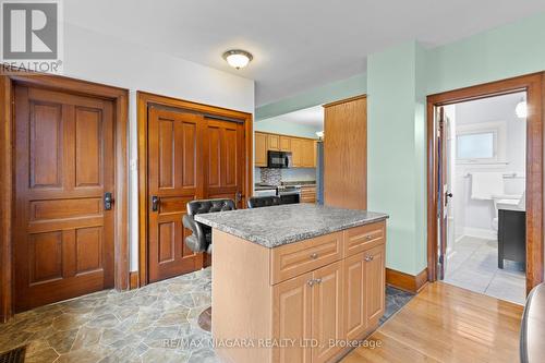 259 Niagara Street, St. Catharines (451 - Downtown), ON - Indoor Photo Showing Kitchen