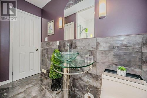 957 Sanford Drive, Burlington, ON - Indoor Photo Showing Bathroom