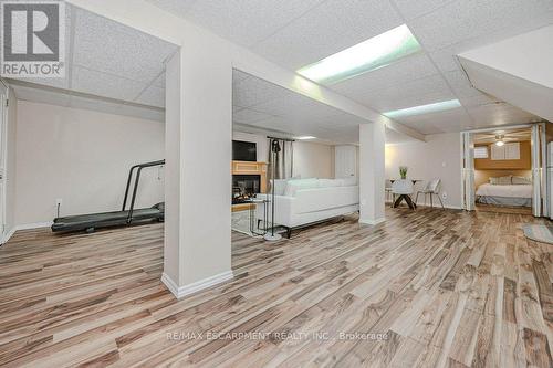 957 Sanford Drive, Burlington, ON - Indoor Photo Showing Other Room