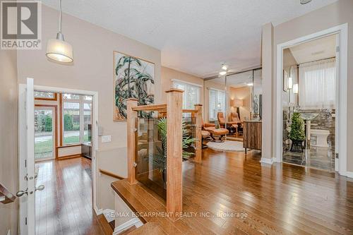 957 Sanford Drive, Burlington, ON - Indoor